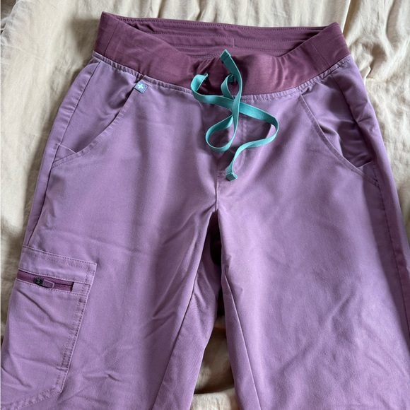 Pink Figs Scrub Set - Picture 5 of 7